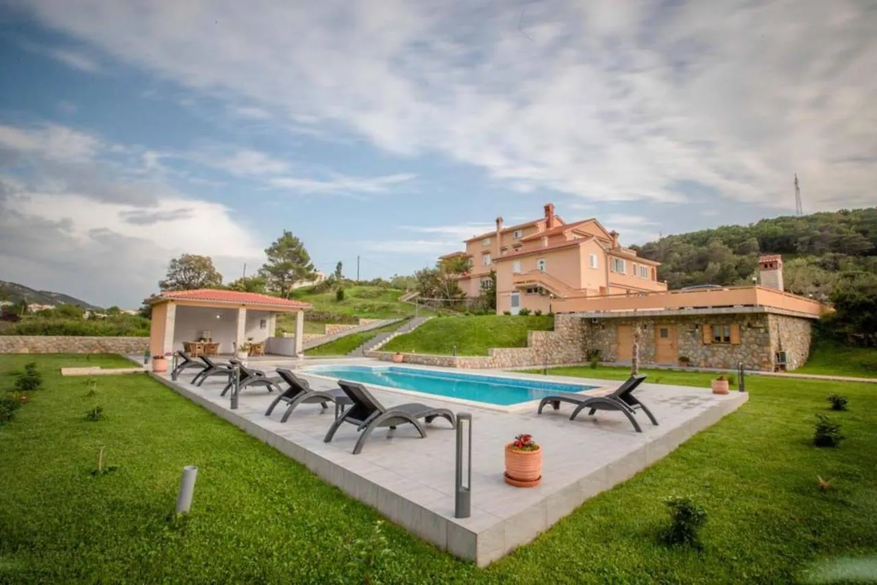 Aparthotel Apartments Dionis Rab Town