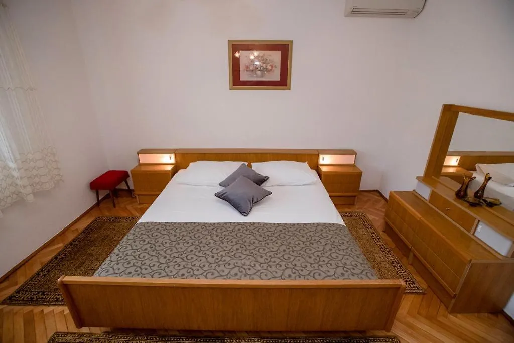 Aparthotel Apartments Dionis Rab Town
